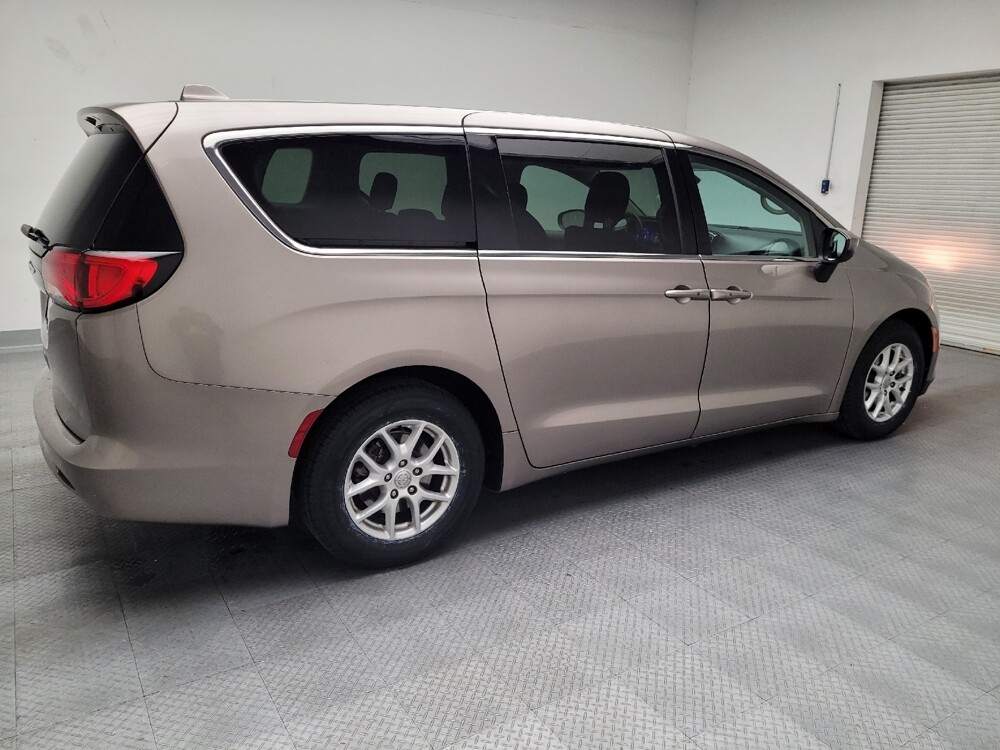 2017 Chrysler Pacifica in Montclair, CA 91763 - 18089499 10