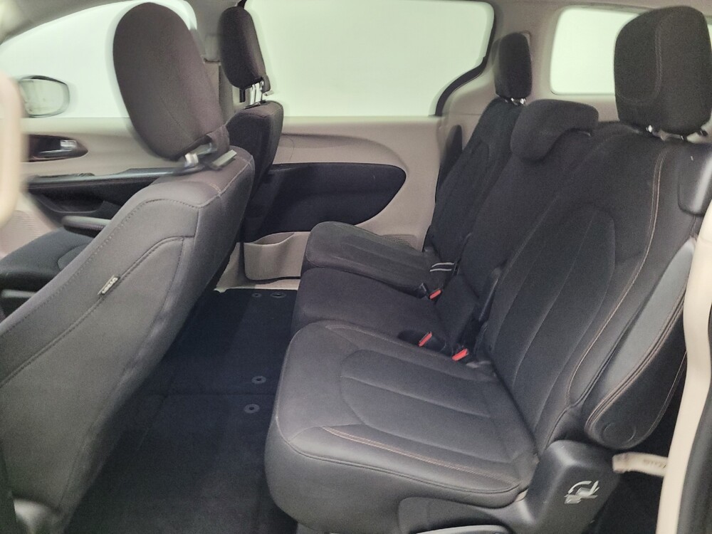 2017 Chrysler Pacifica in Montclair, CA 91763 - 18089499 18