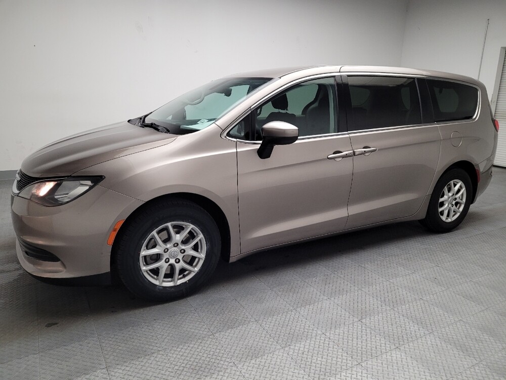 2017 Chrysler Pacifica in Montclair, CA 91763 - 18089499 2