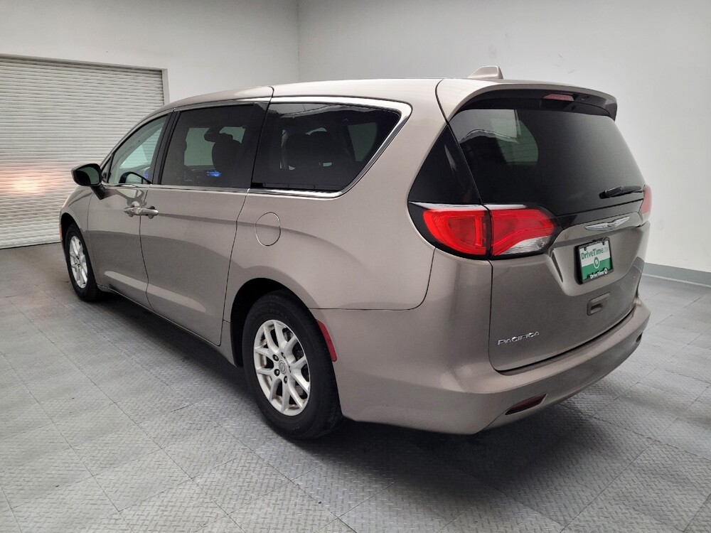 2017 Chrysler Pacifica in Montclair, CA 91763 - 18089499 5