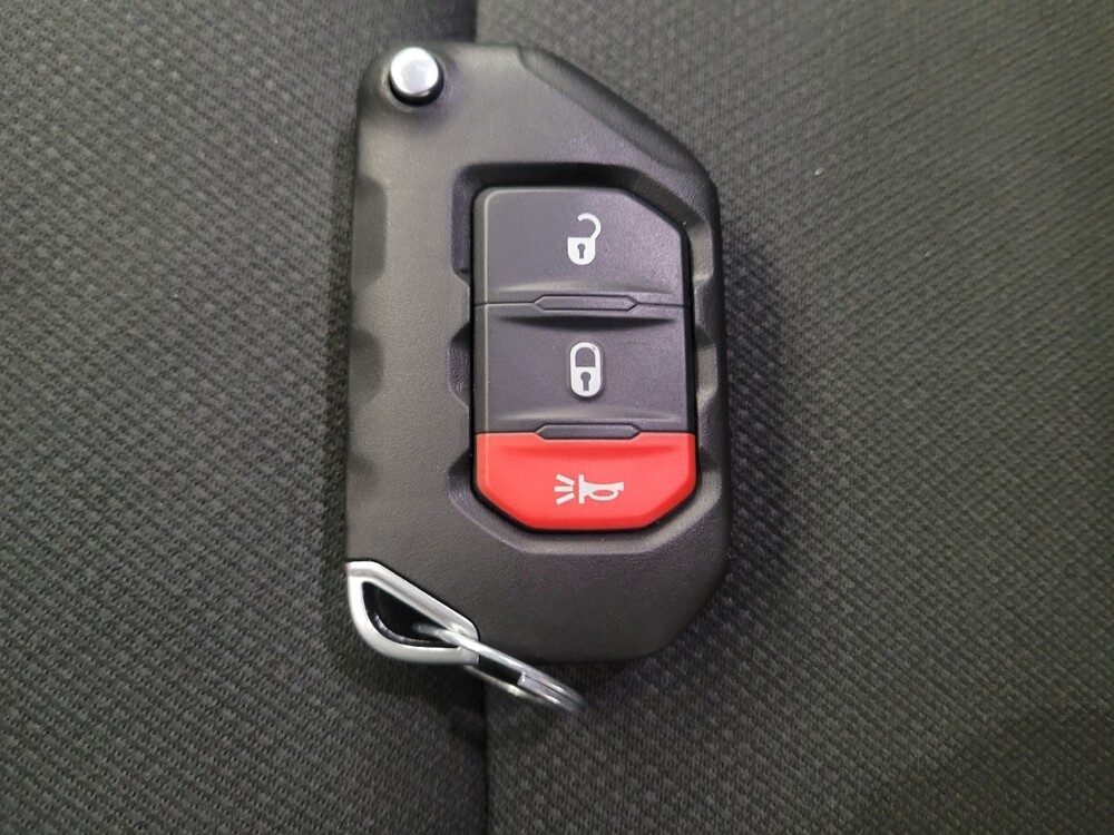 2021 Jeep Wrangler in Bakersfield, CA 93309 - 18089542 32