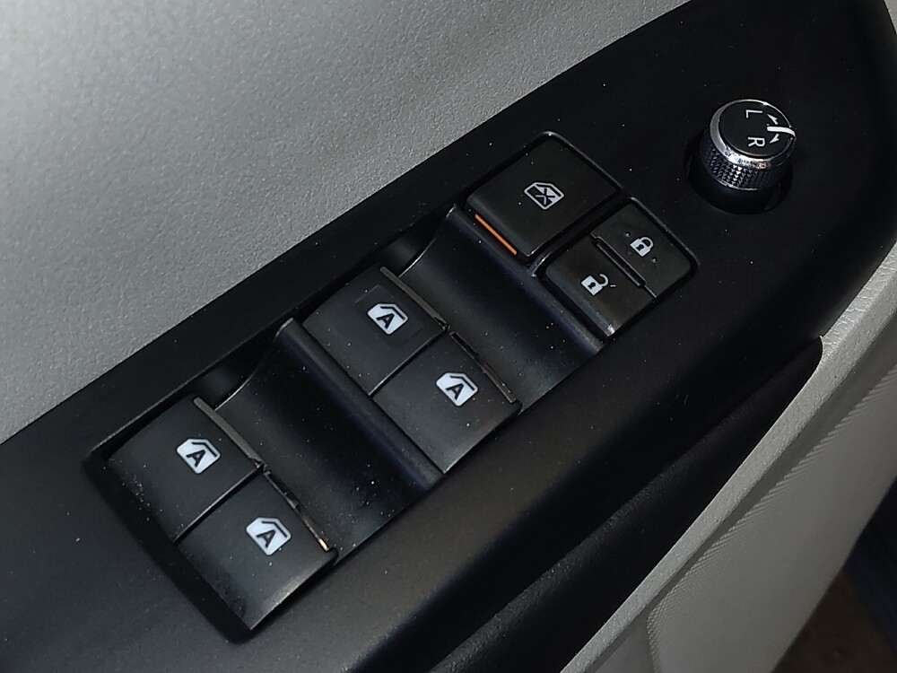 2017 Toyota Highlander in Mobile, AL 36606 - 18089575 27