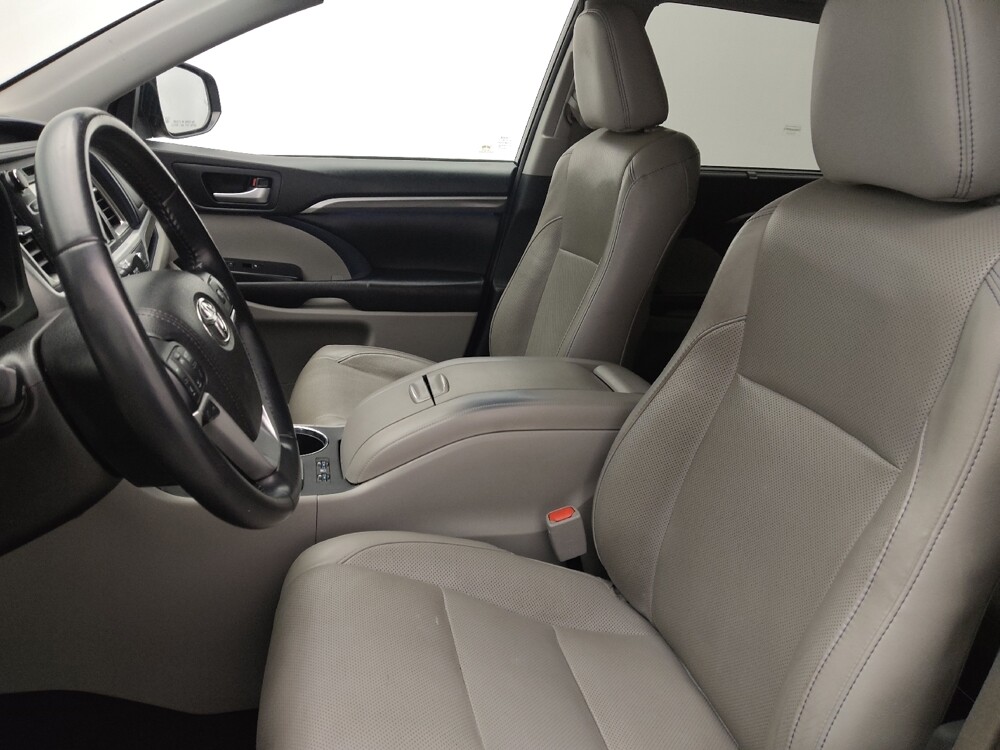 2017 Toyota Highlander in Mobile, AL 36606 - 18089575 17