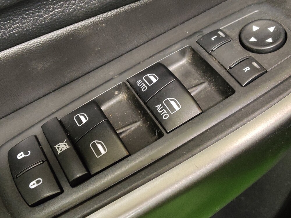 2019 Jeep Cherokee in Fayetteville, NC 28304 - 18089578 27