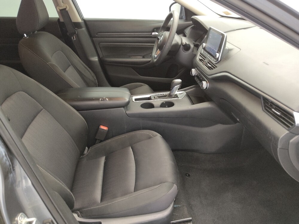 2019 Nissan Altima in St. Louis, MO 63125 - 18089677 19