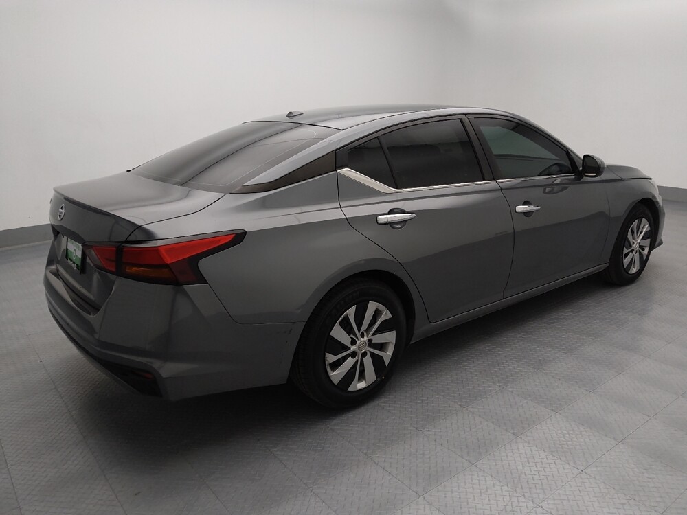 2019 Nissan Altima in St. Louis, MO 63125 - 18089677 10