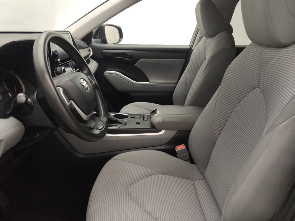 2022 Toyota Highlander in Orlando, FL 32808 - 18089705 17