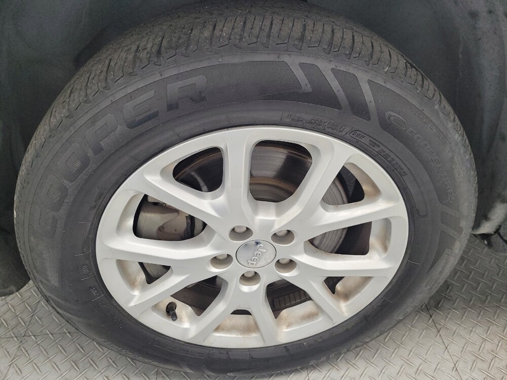 2018 Jeep Cherokee in Las Vegas, NV 89102 - 18089759 31