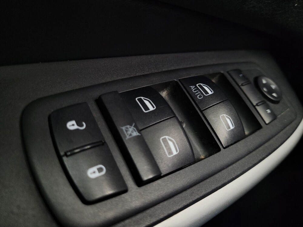 2018 Jeep Cherokee in Las Vegas, NV 89102 - 18089759 27