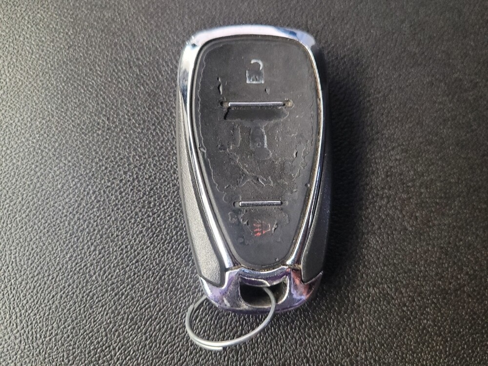 2018 Chevrolet Equinox in Fresno, CA 93726 - 18089777 32