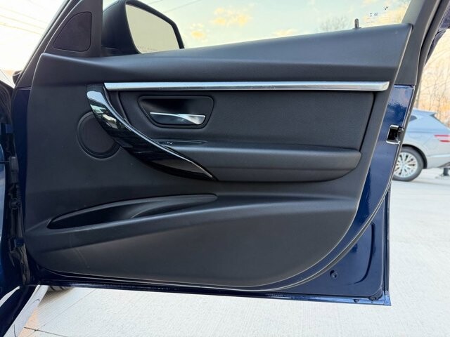 2018 BMW 330i xDrive in Knoxville, TN 37920 - 18089782 7