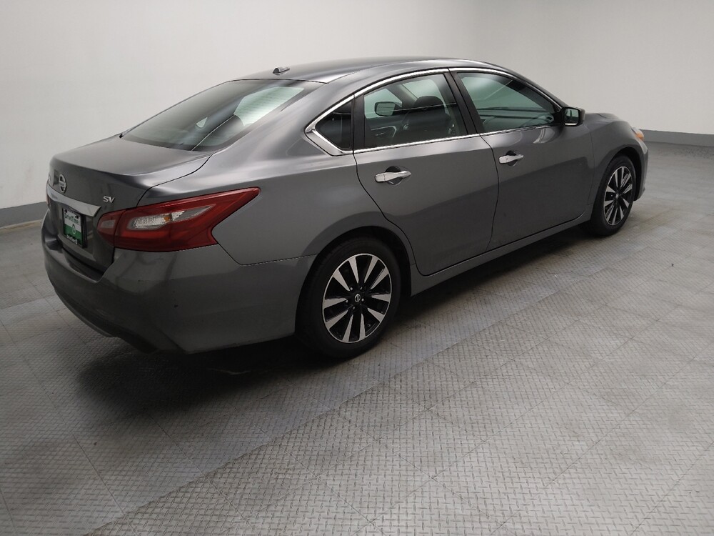 2018 Nissan Altima in Lombard, IL 60148 - 18089798 10