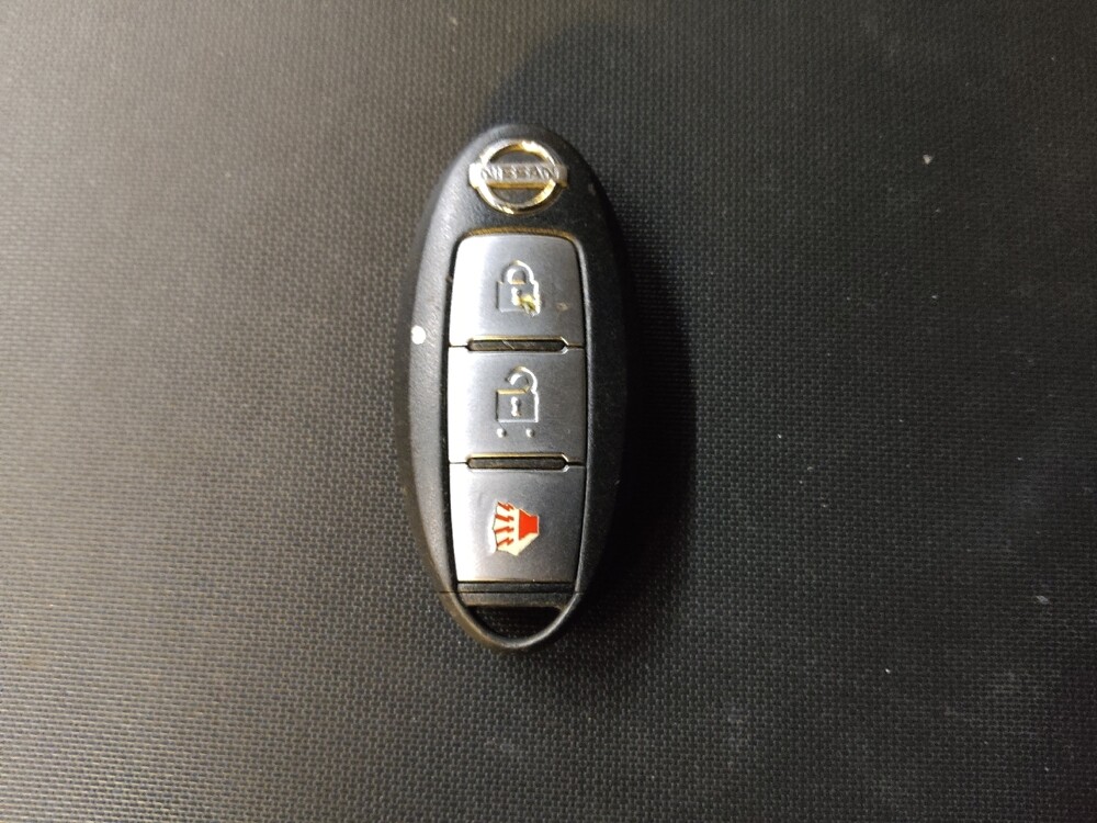 2017 Nissan Titan in Winston-Salem, NC 27103 - 18089839 32