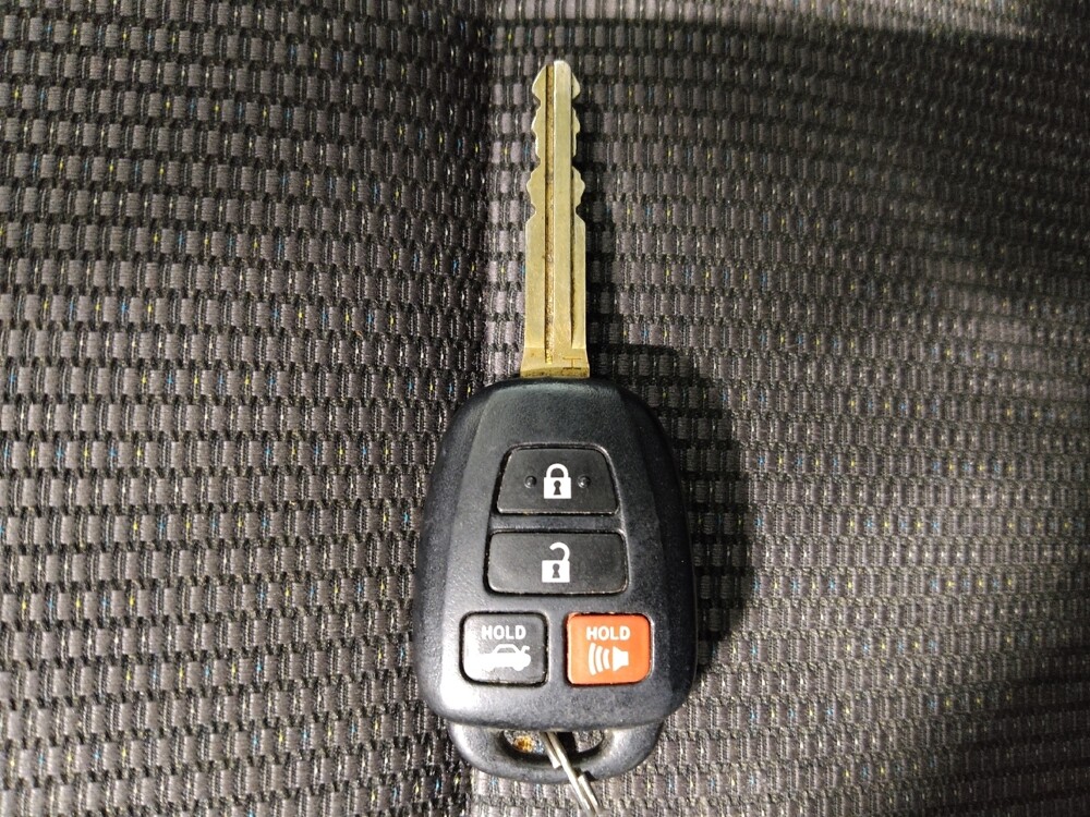 2018 Toyota Corolla in Columbus, OH 43228 - 18089868 32