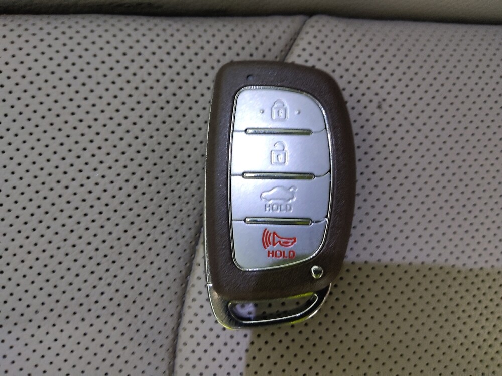 2016 Hyundai Sonata in Columbus, OH 43228 - 18089895 32