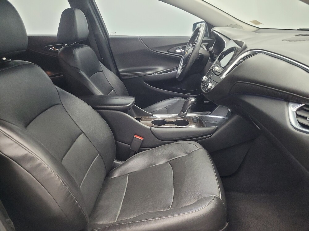 2020 Chevrolet Malibu in Ft Wayne, IN 46805 - 18089897 21