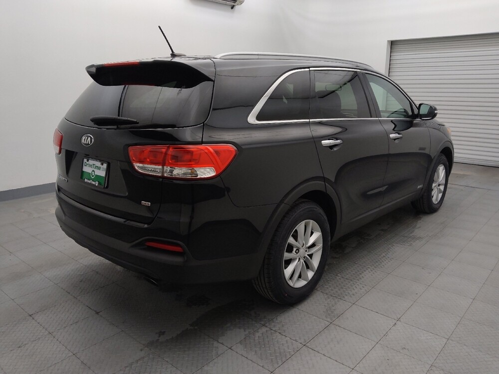 2017 Kia Sorento in Houston, TX 77034 - 18089904 9