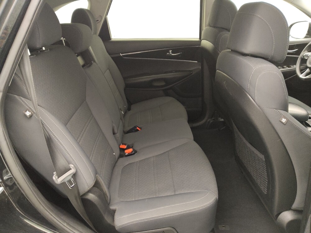 2017 Kia Sorento in Houston, TX 77034 - 18089904 19