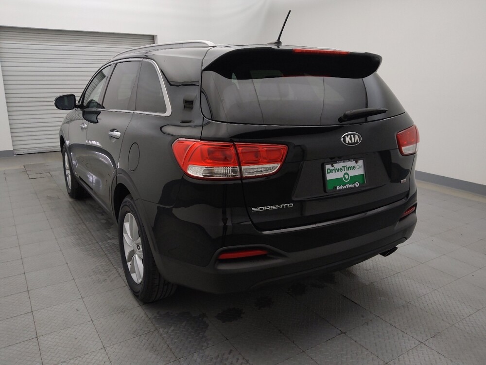 2017 Kia Sorento in Houston, TX 77034 - 18089904 6