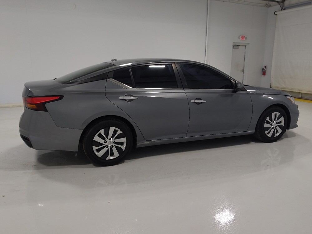 2019 Nissan Altima in Columbus, OH 43228 - 18089924 10