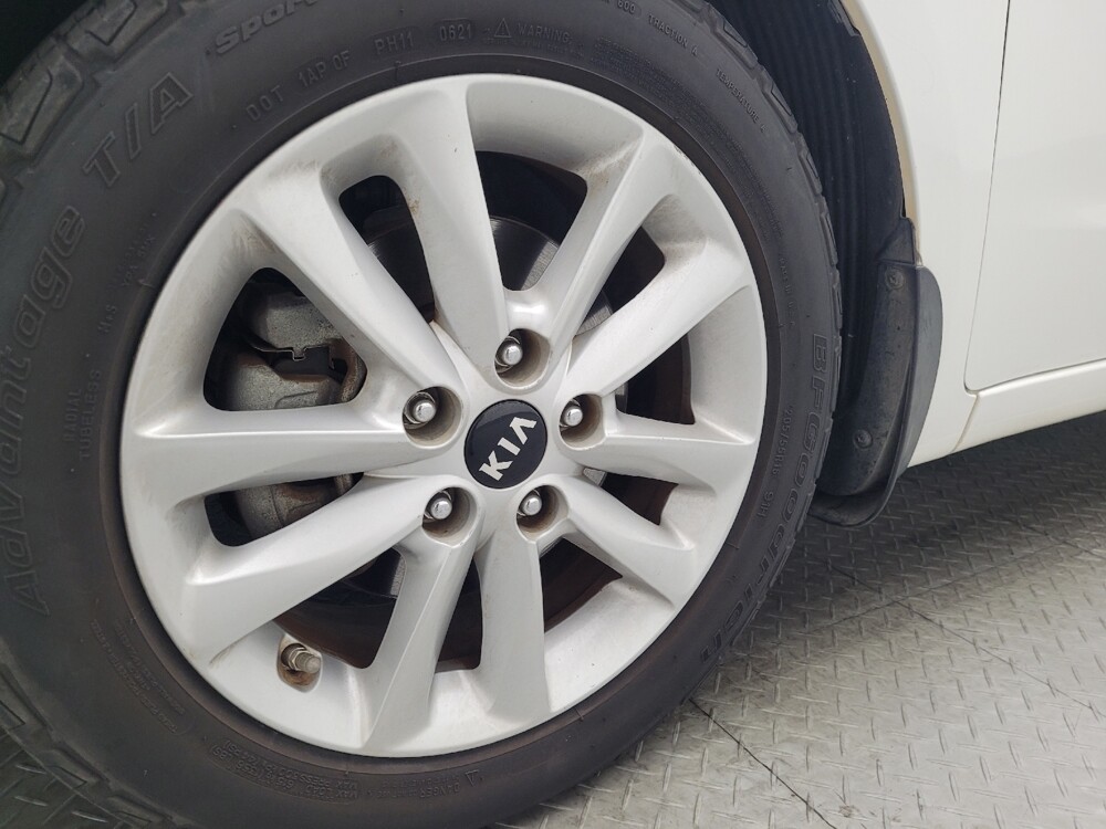 2017 Kia Forte in Charleston, SC 29414 - 18089948 31