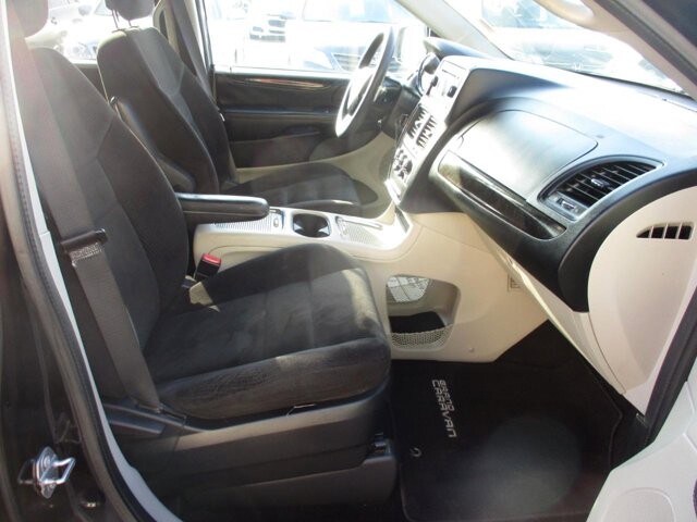 2016 Dodge Grand Caravan in Oak Grove, MO 64075 - 18089987 10