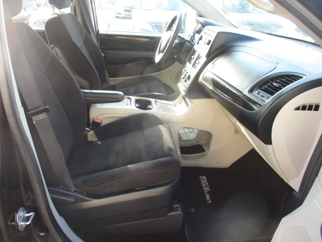 2016 Dodge Grand Caravan in Oak Grove, MO 64075 - 18089987 10