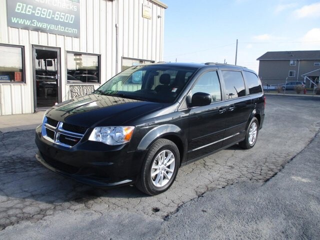 2016 Dodge Grand Caravan in Oak Grove, MO 64075 - 18089987