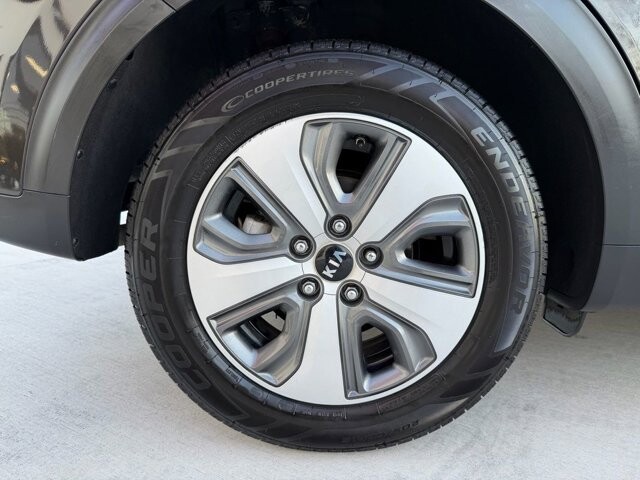 2017 Kia Niro in Knoxville, TN 37920 - 18089998 28