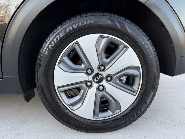 2017 Kia Niro in Knoxville, TN 37920 - 18089998 27