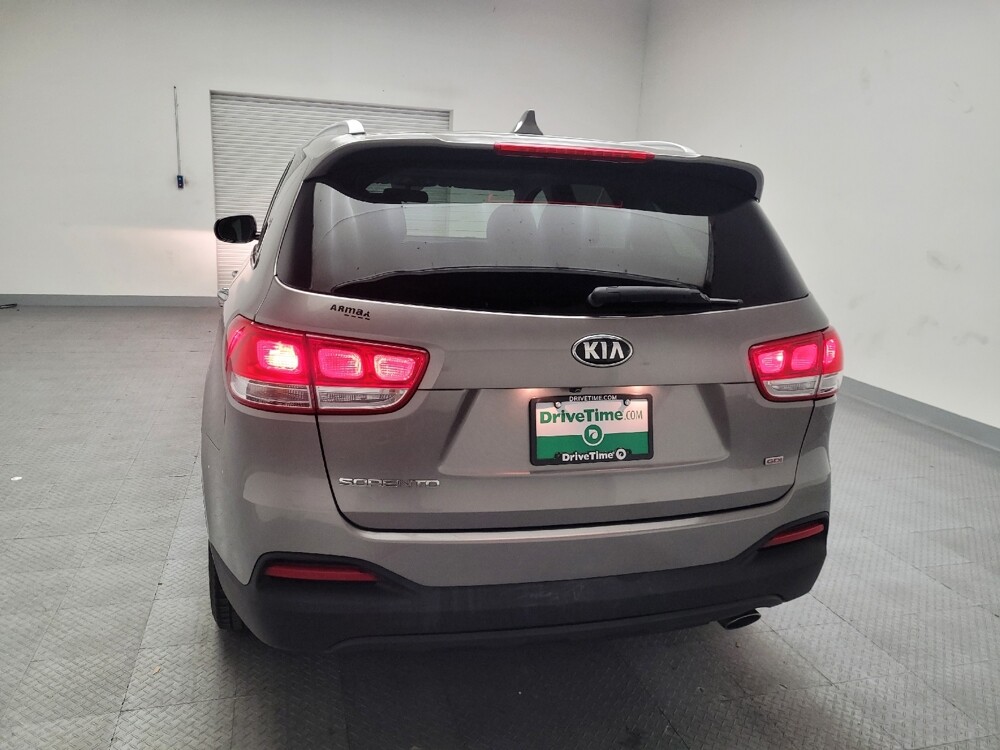 2018 Kia Sorento in Downey, CA 90241 - 18090025 6