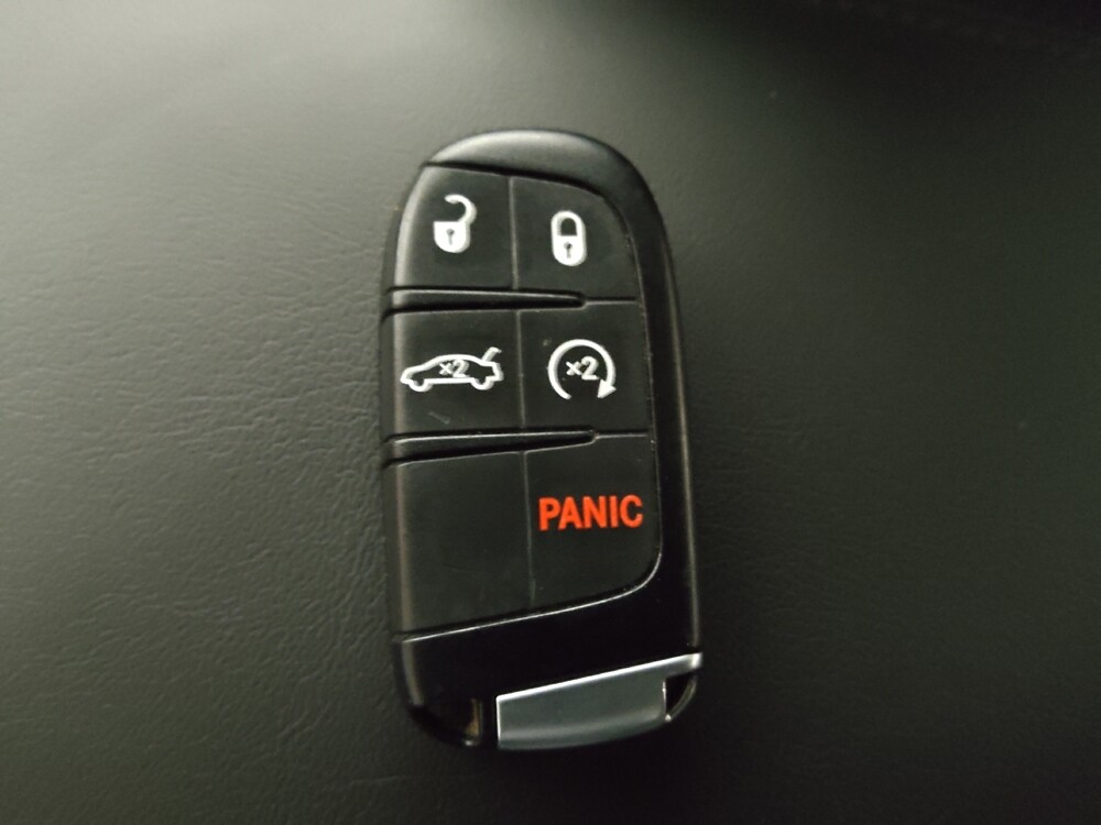 2017 Chrysler 200 in Chattanooga, TN 37421 - 18090041 32