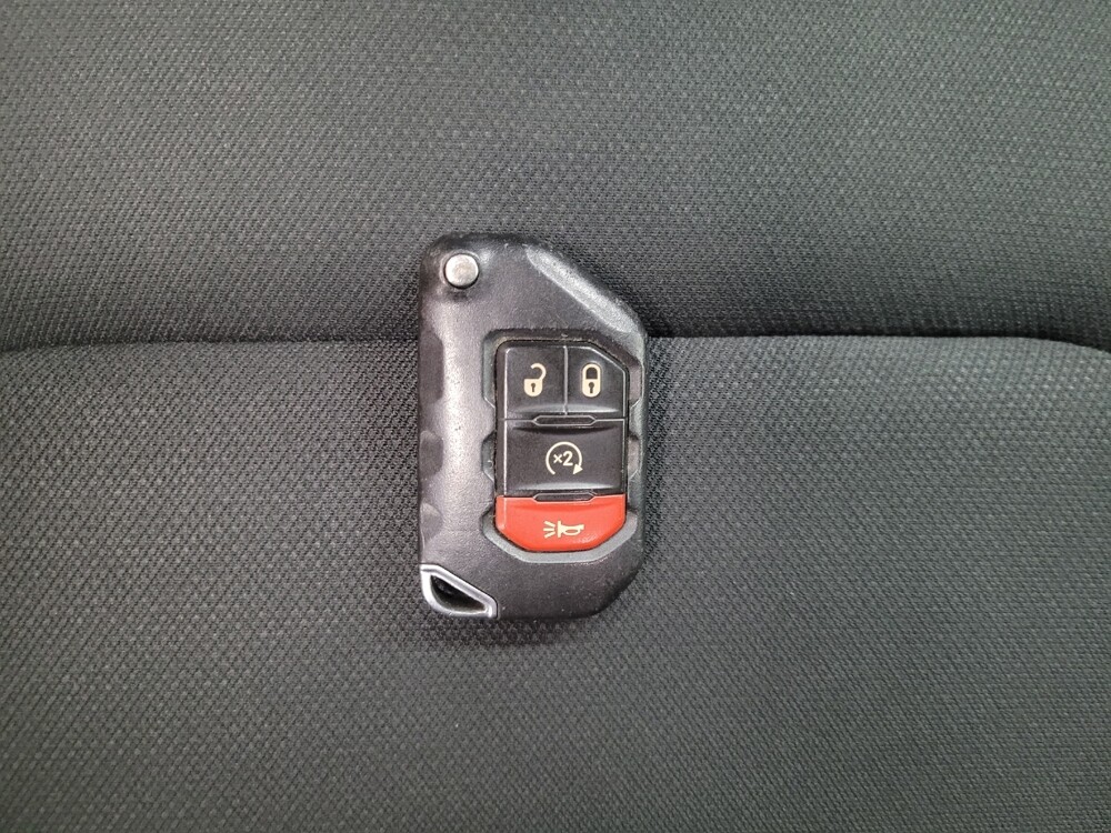 2018 Jeep Wrangler in Las Vegas, NV 89102 - 18090071 32