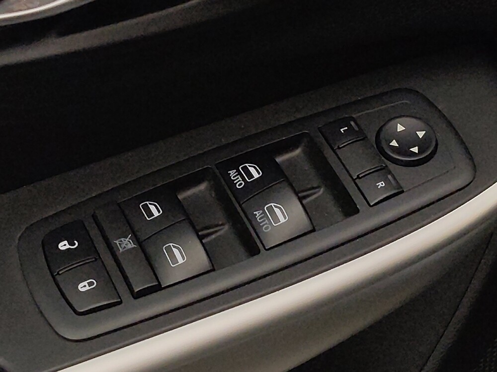 2018 Jeep Cherokee in Fort Myers, FL 33907 - 18090088 27