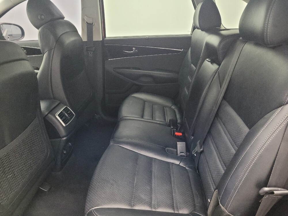 2018 Kia Sorento in Gainesville, FL 32609 - 18090106 18