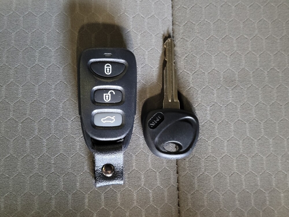 2019 Hyundai Elantra in Jacksonville, FL 32210 - 18090109 32