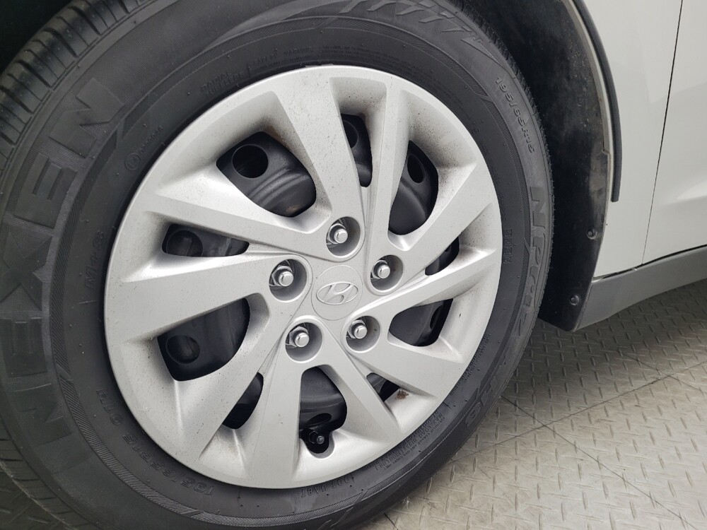 2019 Hyundai Elantra in Jacksonville, FL 32210 - 18090109 31