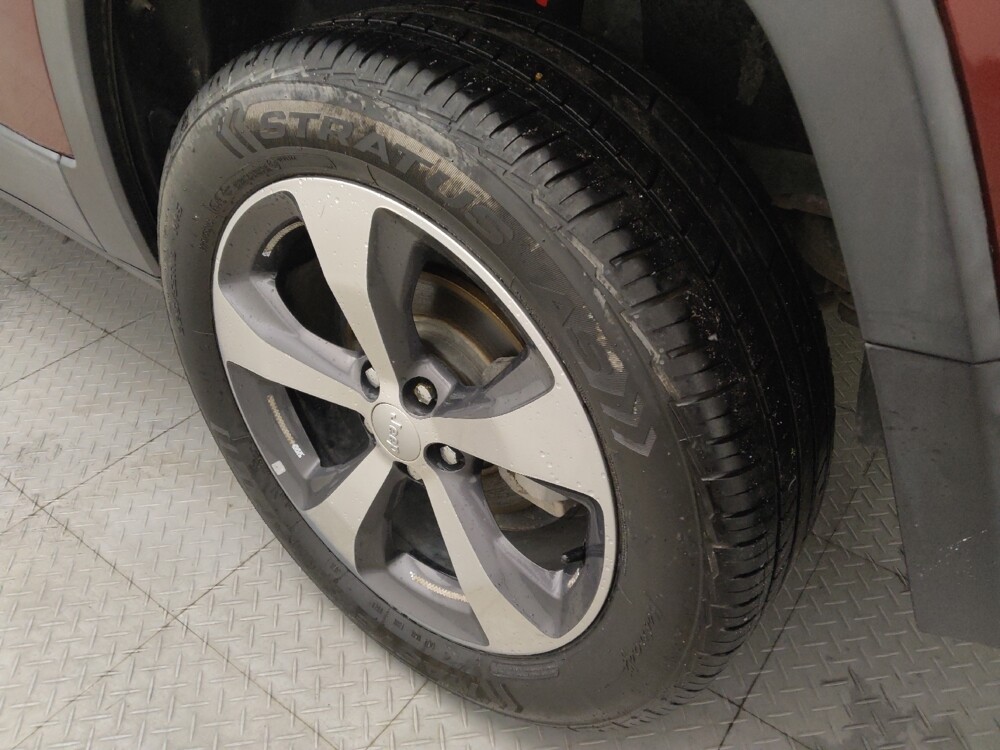 2019 Jeep Cherokee in Houston, TX 77060 - 18090140 31