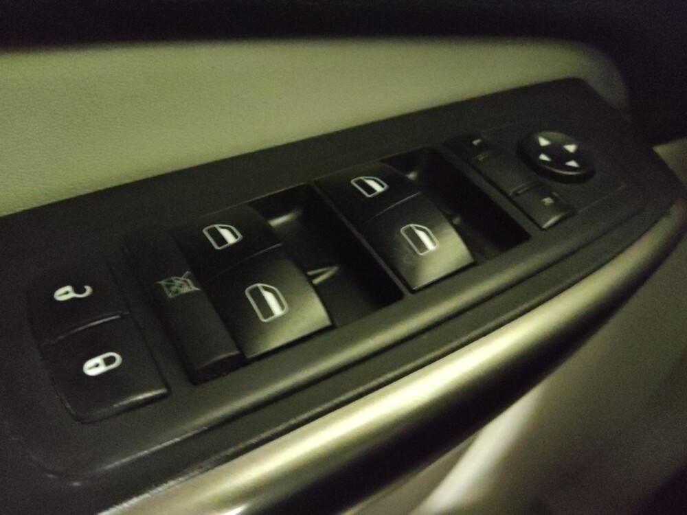 2019 Jeep Cherokee in Houston, TX 77060 - 18090140 27