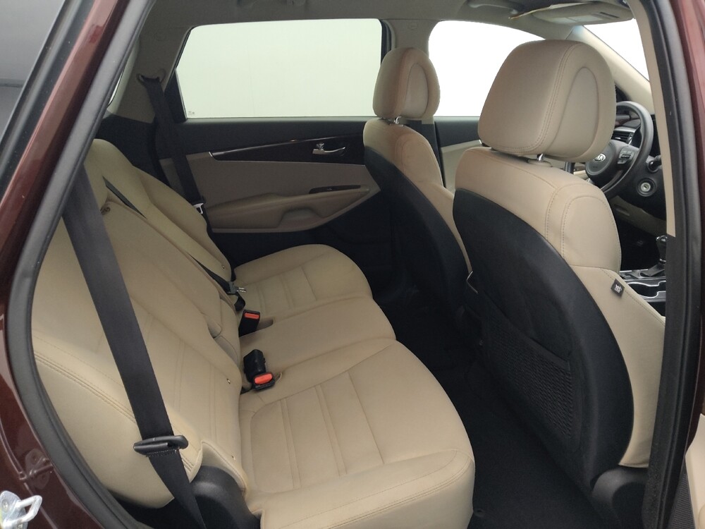 2016 Kia Sorento in Topeka, KS 66611 - 18090171 19