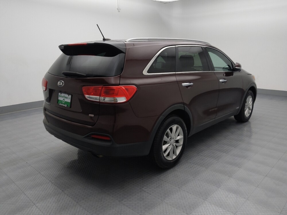 2016 Kia Sorento in Topeka, KS 66611 - 18090171 9