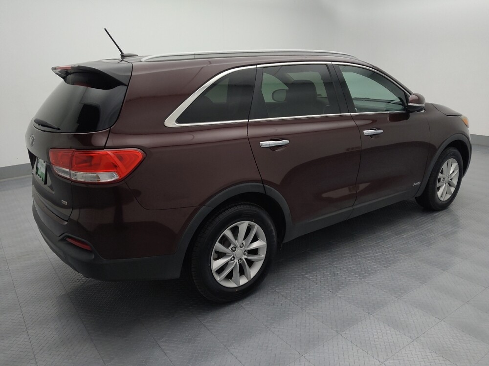 2016 Kia Sorento in Topeka, KS 66611 - 18090171 10