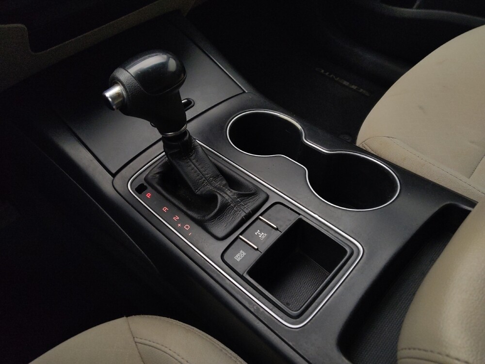 2016 Kia Sorento in Topeka, KS 66611 - 18090171 26