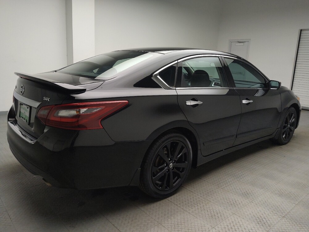 2017 Nissan Altima in Eastpointe, MI 48021 - 18090178 10
