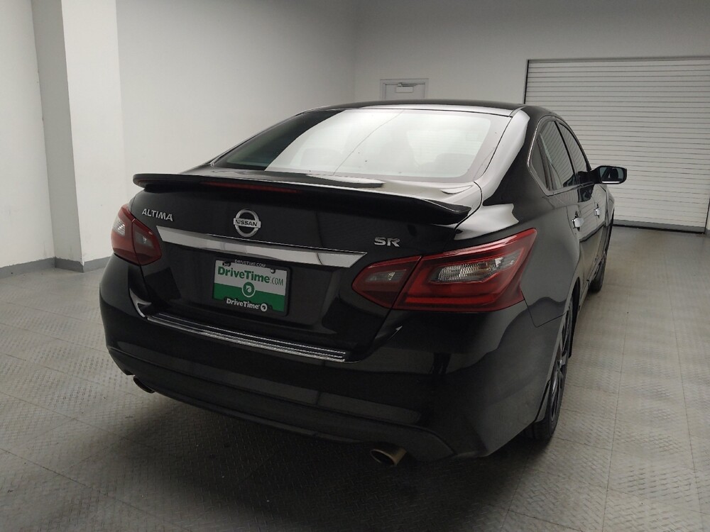 2017 Nissan Altima in Eastpointe, MI 48021 - 18090178 7