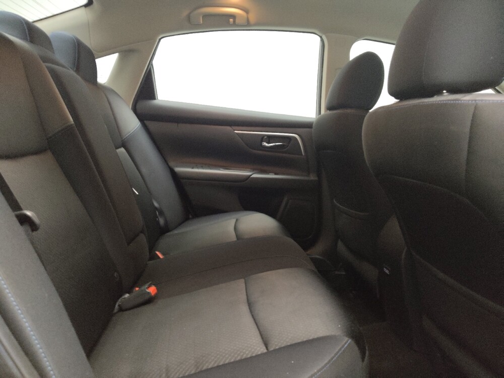 2017 Nissan Altima in Eastpointe, MI 48021 - 18090178 19