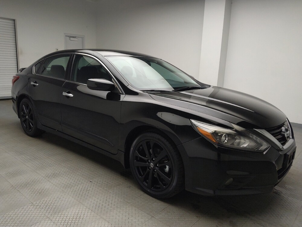 2017 Nissan Altima in Eastpointe, MI 48021 - 18090178 11