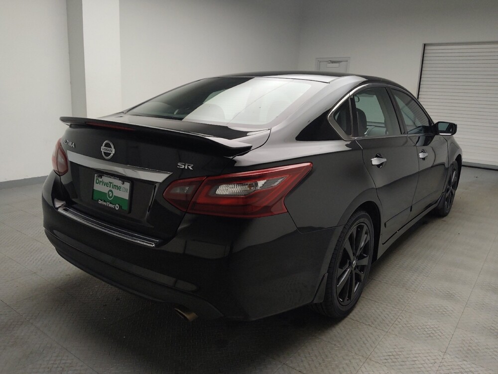 2017 Nissan Altima in Eastpointe, MI 48021 - 18090178 9