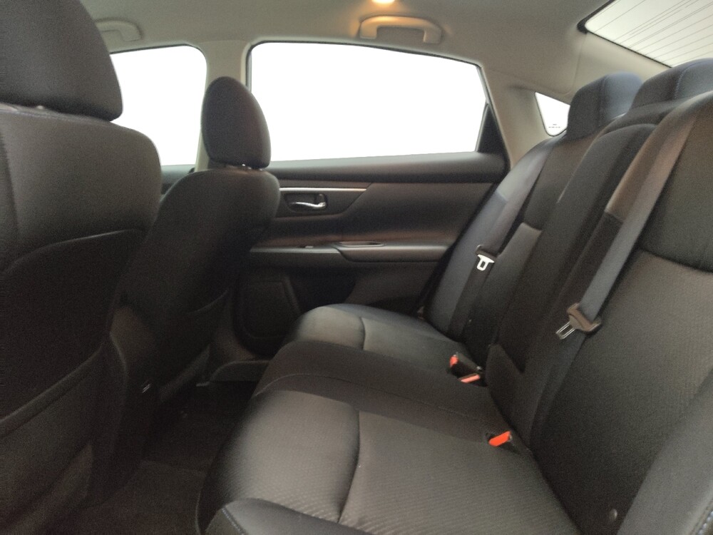 2017 Nissan Altima in Eastpointe, MI 48021 - 18090178 18