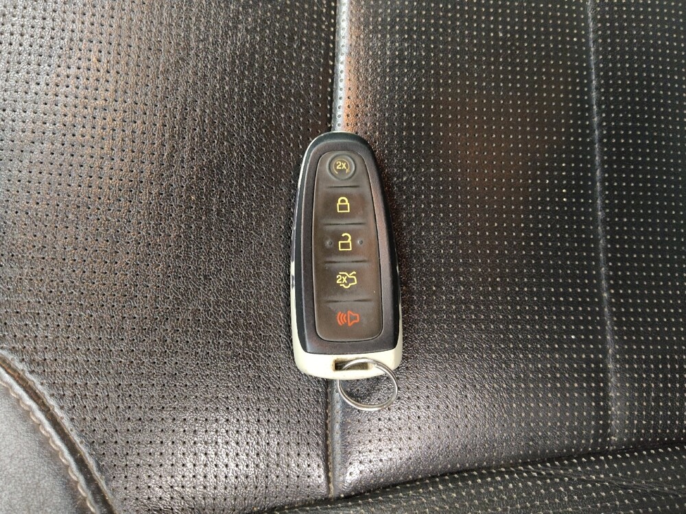 2015 Ford Taurus in Wichita, KS 67207 - 18090189 32